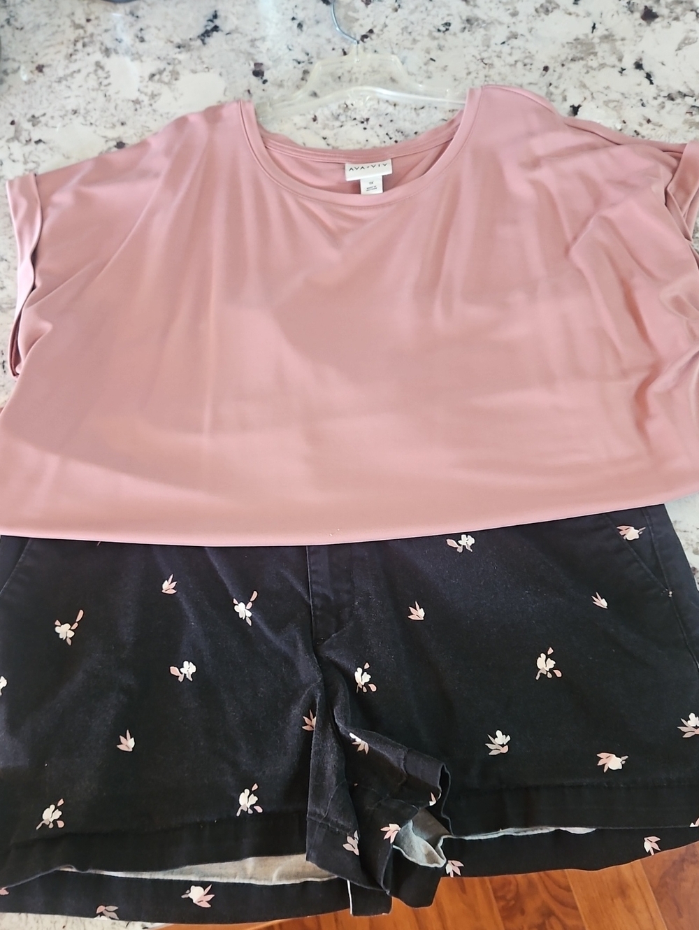 Ava &Viv Dusty Rose Top (2x) with Black Floral A New Day Shorts (16)
